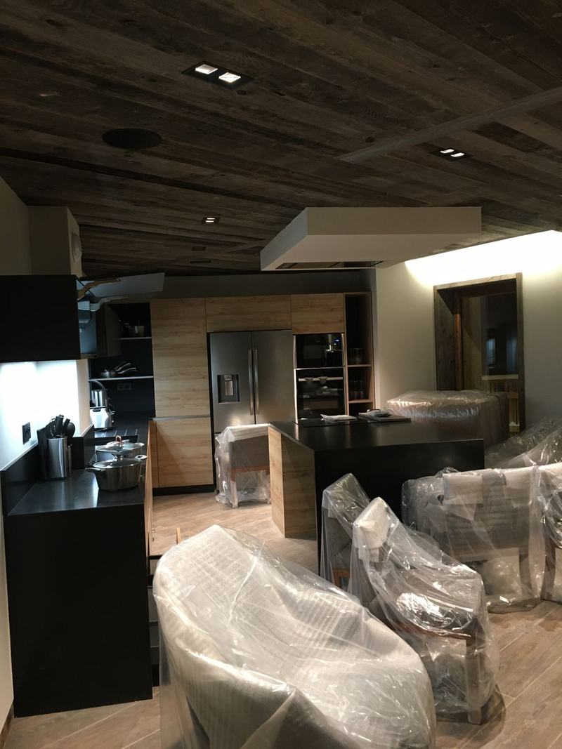 Cuisine et plafond en vieux bois